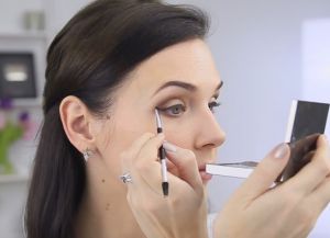 Как правильно наносить макияж?