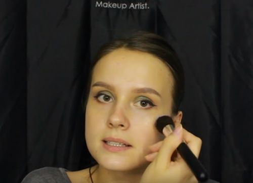 Как правильно наносить макияж?