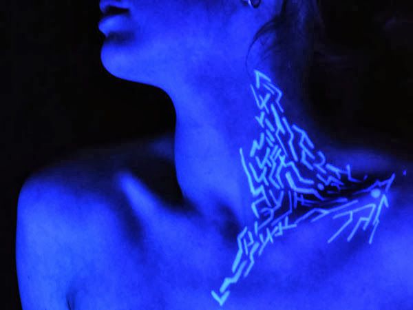 30 самых впечатляющих светящихся татуировок