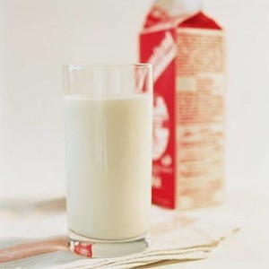 Одной из самых несложных можно назвать молочную диету