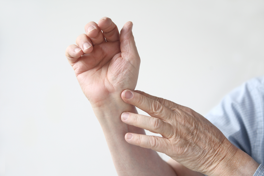 Повреждение сухожилий кисти – распространенная проблема, которая происходит вследствие резаной раны, при проникновении кисти, пальцев в подвижную конструкцию с потерей их функциональности.