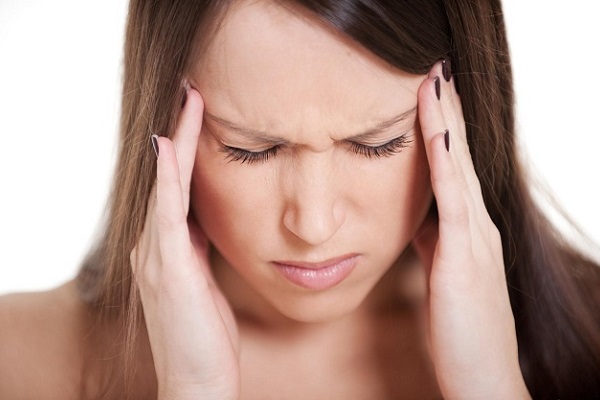 Головная боль в висках – это состояние дискомфорта в области висков. Головная боль в висках говорит о патологических состоянии или различных заболеваниях, протекающих в одной из девяти областей головы и шеи, чувствительных к болевым ощущениям.