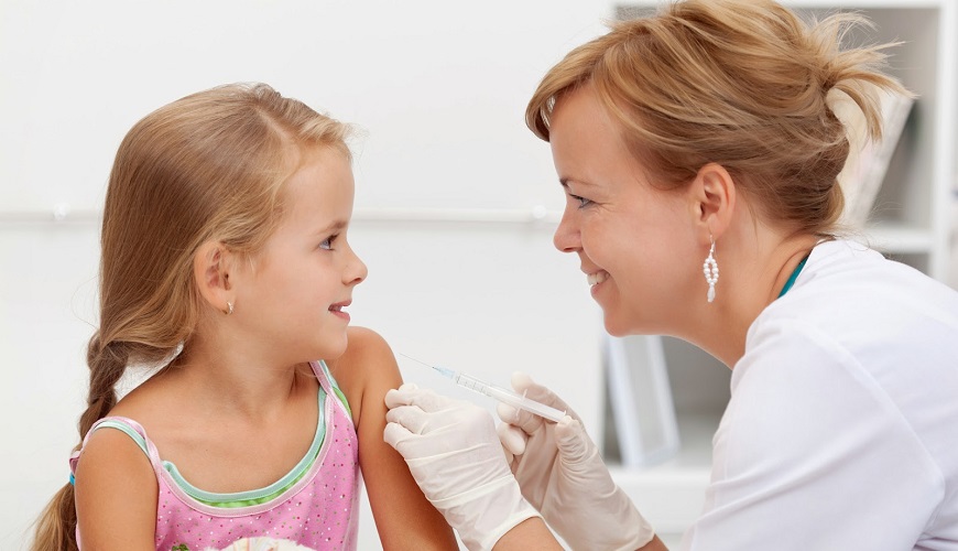 Ротавирусная инфекция – вирусная заразная патология, которая вызывает так называемый “кишечный грипп” у детей в возрасте до двух лет. Взрослые также могут быть носителями инфекции, однако у них симптомы, как правило, имеют скрытую форму.