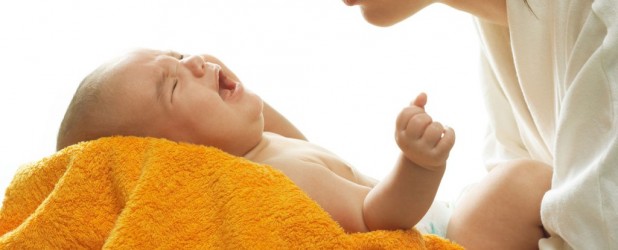 Лечение кишечных колик у новорождённых малышей