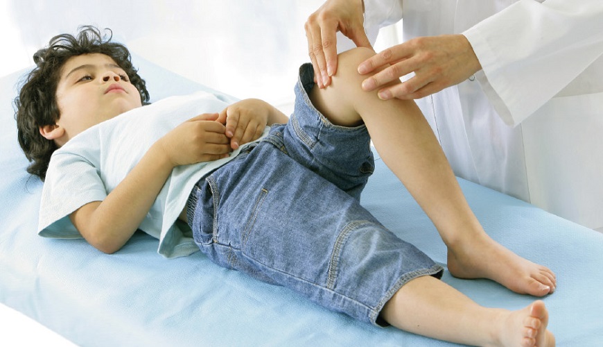 Артрит у детей – это острая ревматическая группа заболеваний, возникающая у детей при воспалительном процессе всех элементов суставов.