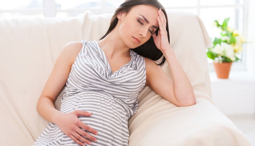 Головная боль при беременности – это дискомфорт или болевые ощущения, которые локализуются от линии бровей до затылка. 