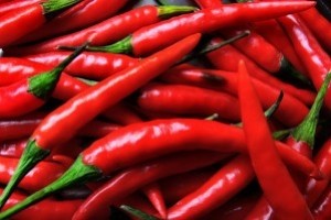 Специалисты в области коррекции веса рекомендуют использовать красный и черный перец для похудения