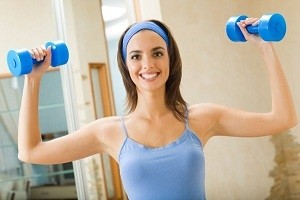 Упражнения для мышц груди с помощью гантелей
