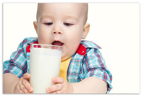 Мальчик со стаканом молока.