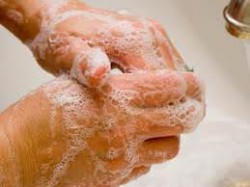 мытье рук с мылом перед забором крови