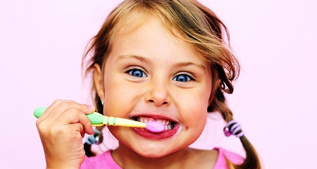 Черные зубы у детей: как лечить?
