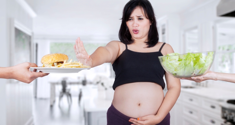 Что во время беременности нельзя есть и почему?