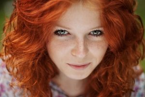 Как можно избавиться от веснушек на лице в домашних условиях?