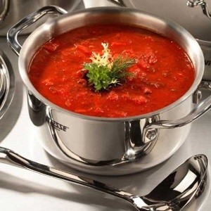 На калорийность борща влияет калорийность мяса