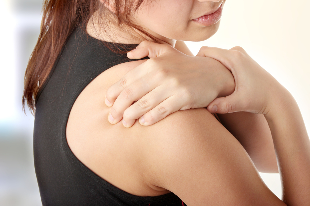Привычный вывих плеча – это повторный сдвиг расположенных рядом суставной впадины лопатки и головки плечевого сустава. 