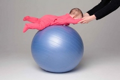 Гимнастический мяч для новорожденных
