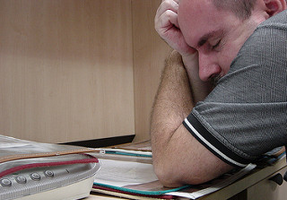 Быстрая утомляемость и сонливость, головные боли: выясняем, лечим