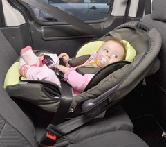 Как перевозить новорожденного в машине?