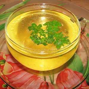 Говяжий бульон (калорийность невысокая)