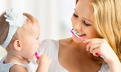 Когда начинать чистить зубы ребенку и как это делать?