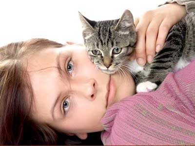 девочка с котенком