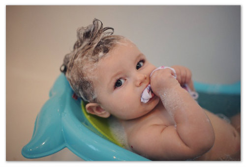 Водные процедуры малыша 
