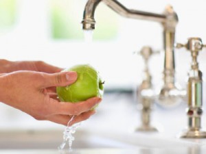 мытье фруктов