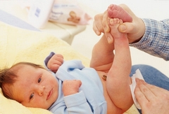 Как делать клизму новорожденному?