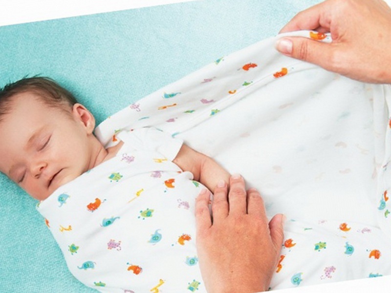 Нужно ли пеленать новорожденного ребенка: советы специалистов