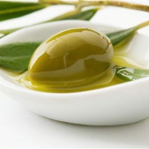 Оливковое масло (калорийность 890 ккал на 100 г продукта)