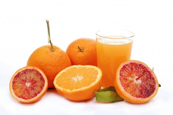 Освежающие напитки из апельсинов