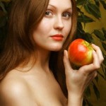 женщина с яблоком