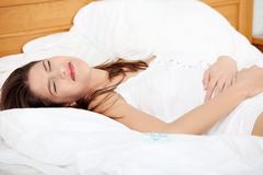 Почему болит бок при беременности?