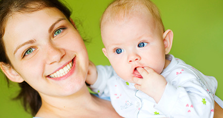 Налет на зубах у ребенка: как устранить