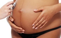 Почему появляется полоска на животе при беременности?