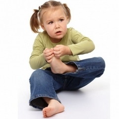 Почему у ребенка болят ноги 