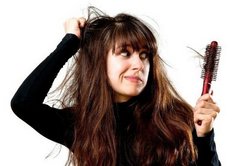 Почему выпадают волосы у женщин?