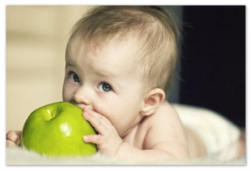 Прикорм ребенка фруктами