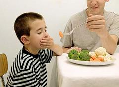 Ребенок плохо ест: что делать родителям?