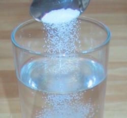 Добавление соли в воду