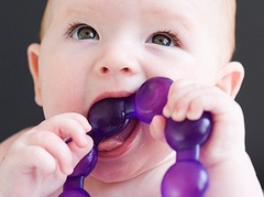 Когда режутся зубы у новорожденных? 