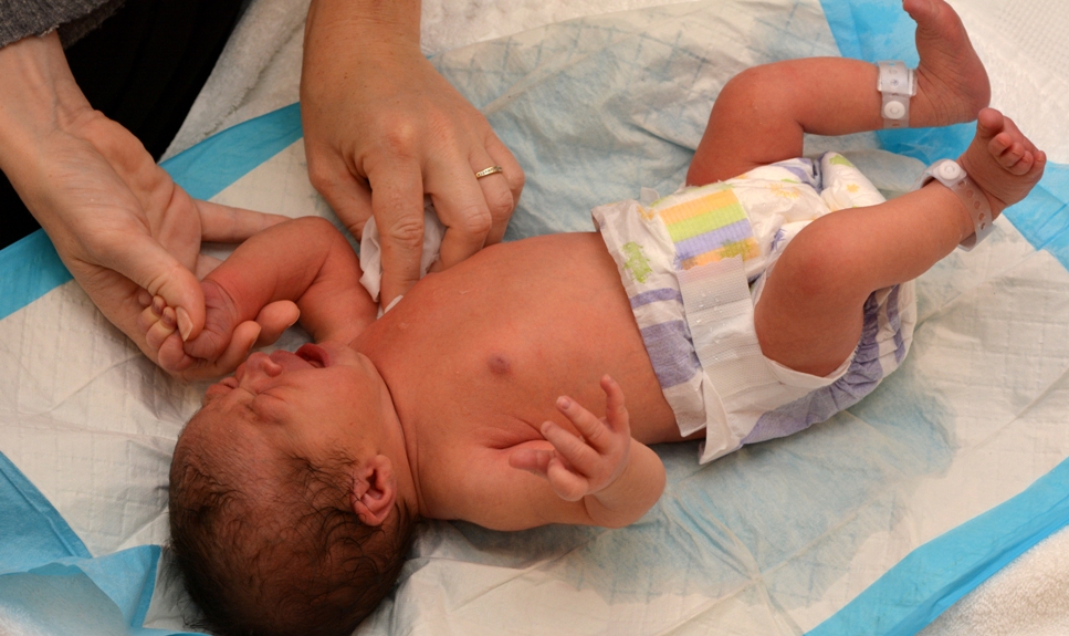Сухая кожа у новорожденного: возможные причины