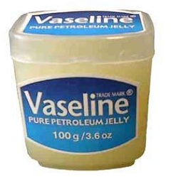 Действующее вещество Вазелина - белый парафин