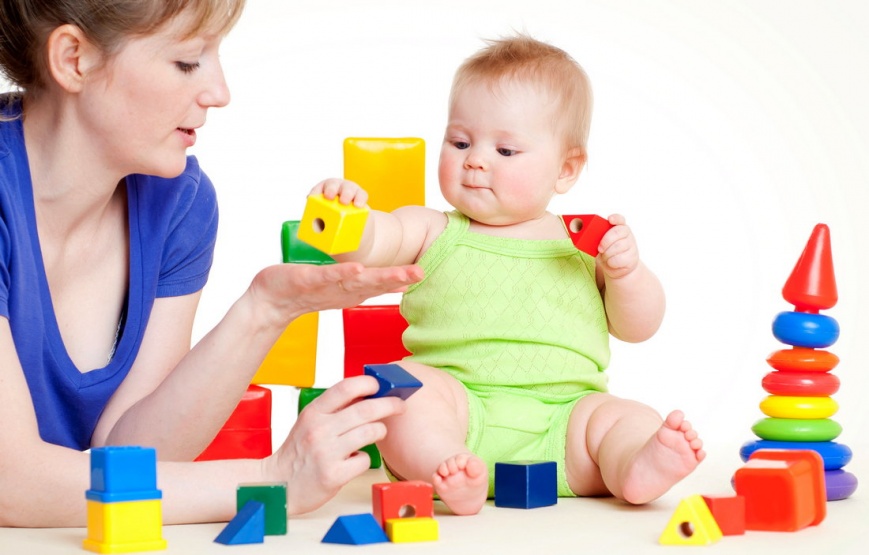 Важные этапы развития ребенка на первом году жизни