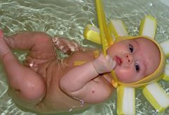 В какой воде купать новорожденного