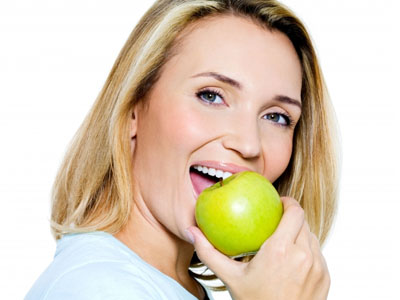  Женщина с яблоком